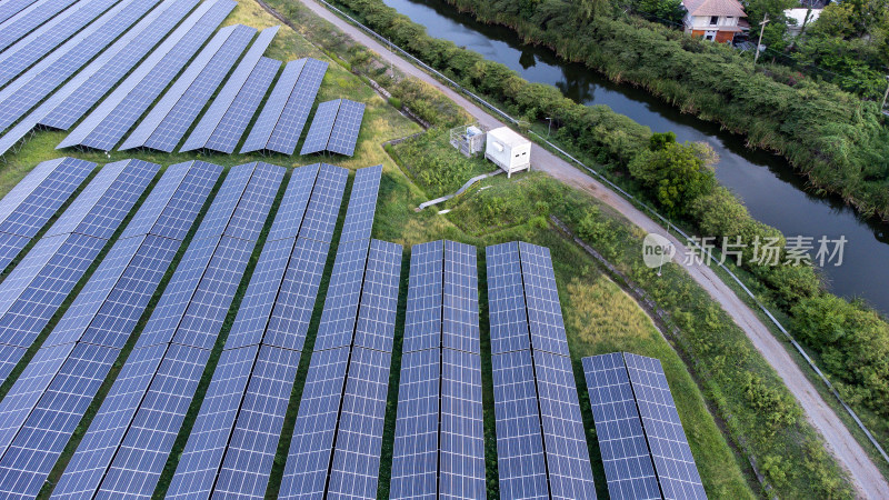 光伏发电大片的光伏板新能源太阳能产业