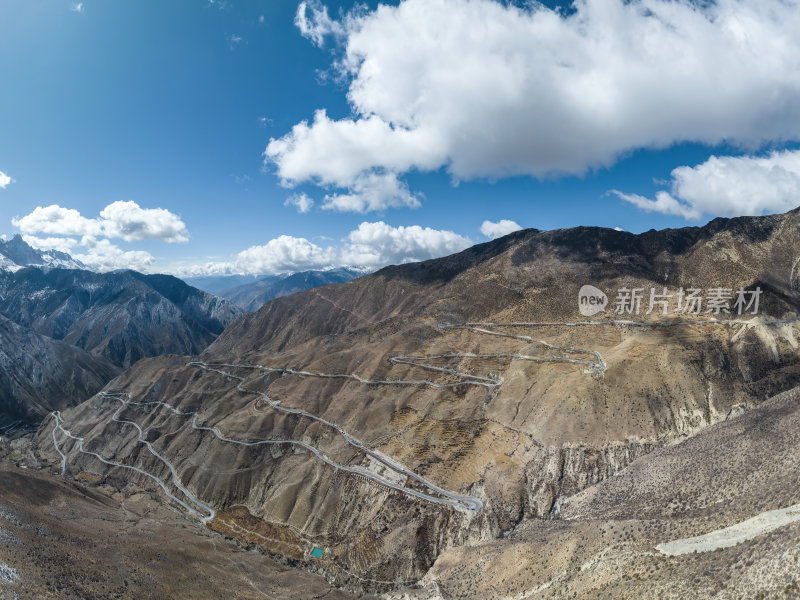 西藏昌都高原七十二拐盘山公路