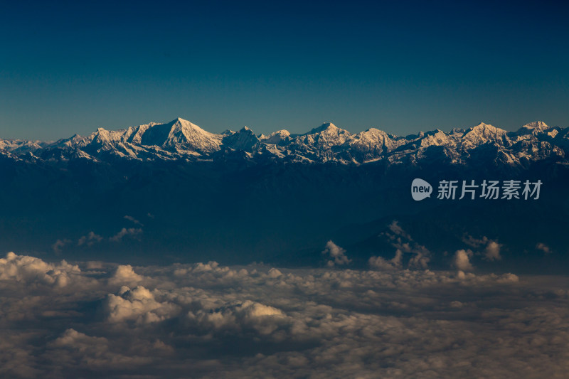 俯瞰喜马拉雅山脉