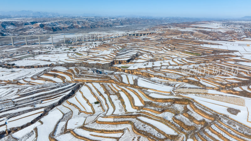 梯田航拍全景自然风景冬天下雪地形地理