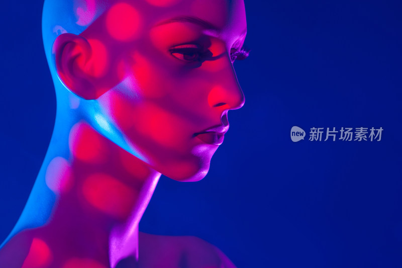 光影效果下的人物头部特写