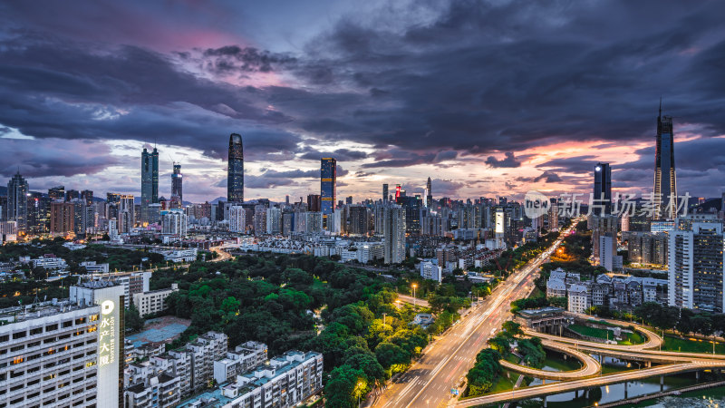 深圳罗湖区地王大厦和京基一百大厦夜景晚霞