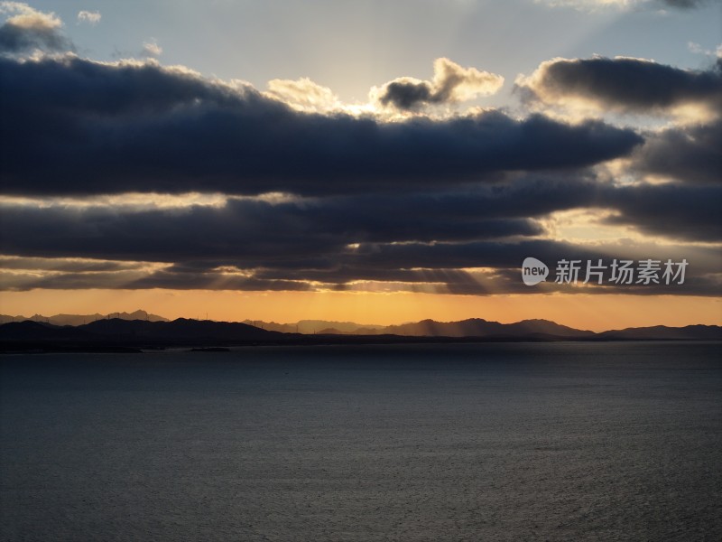 威海高区小石岛海湾西海岸晚霞丁达尔