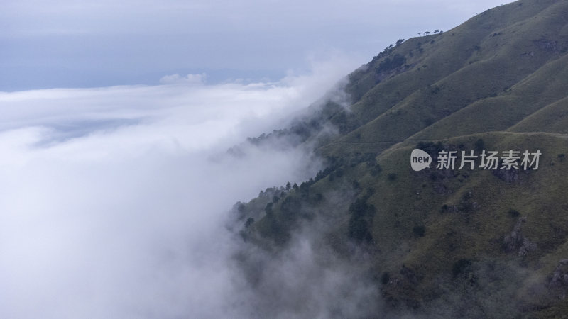 武功山云雾缭绕的山间壮观云海自然景观