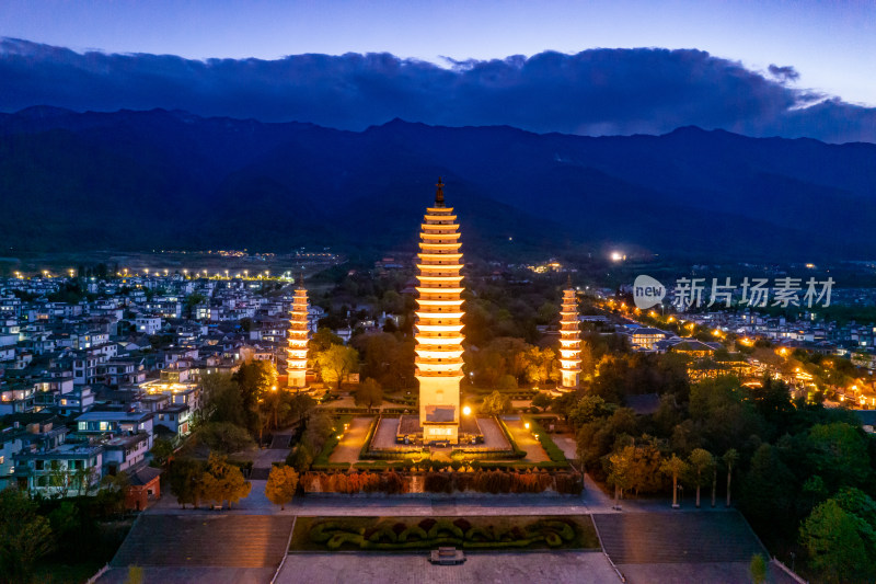 云南大理三塔寺夜景航拍