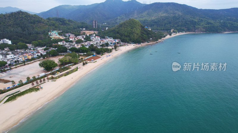 海上众多船只的全景俯瞰图