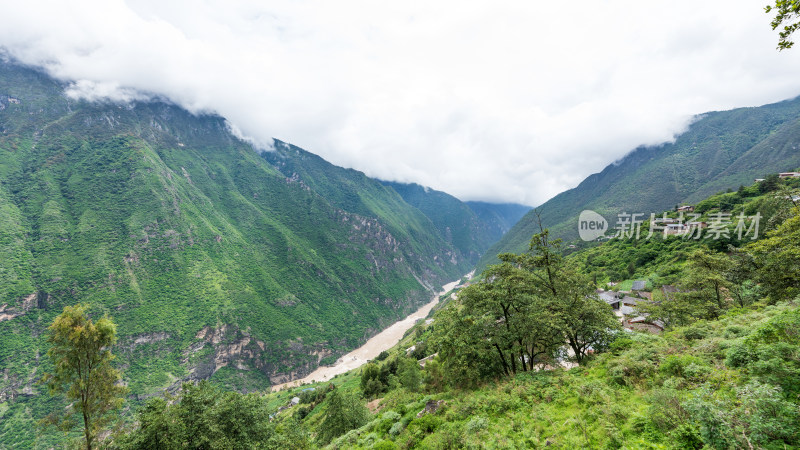 丽江虎跳峡高路徒步线