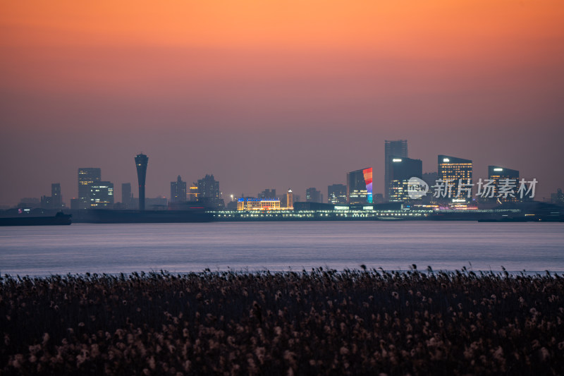 上海宝山滨江吴淞口国际邮轮港夜景