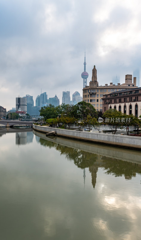 上海苏州河外滩源外白渡桥陆家嘴城市景观