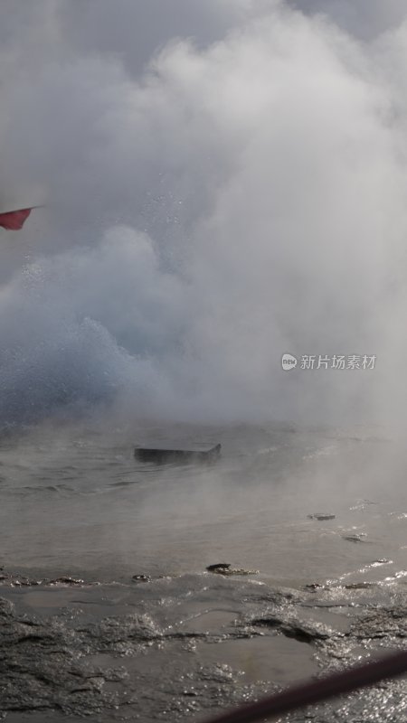 西藏昂仁搭各加地热喷泉