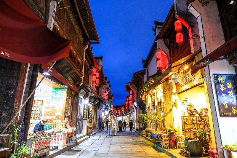 黄山屯溪老街河街夜景风光