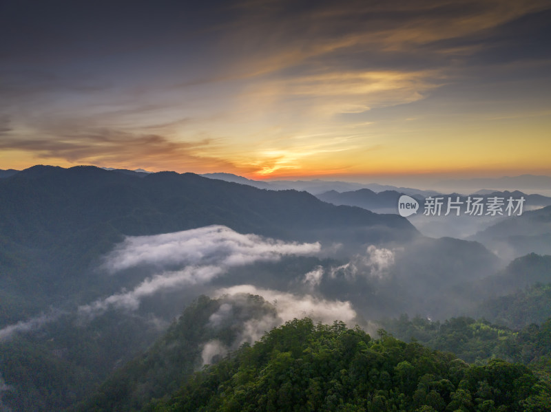 高山航拍云海日出