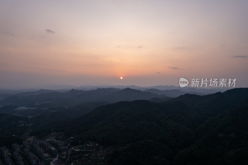 航拍丘陵大山日出