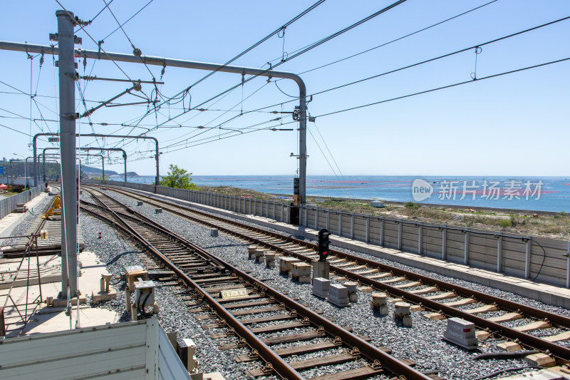 辽宁大连塔河湾地铁站海边铁路风光