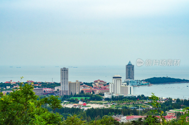 青岛山远眺青岛城市风光