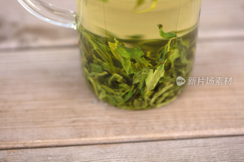 一杯绿茶茶水