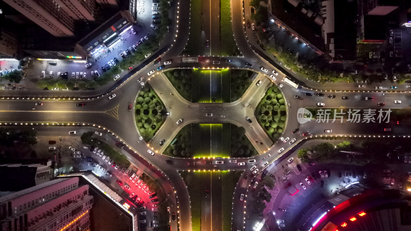 俯拍城市夜景拥堵交通图