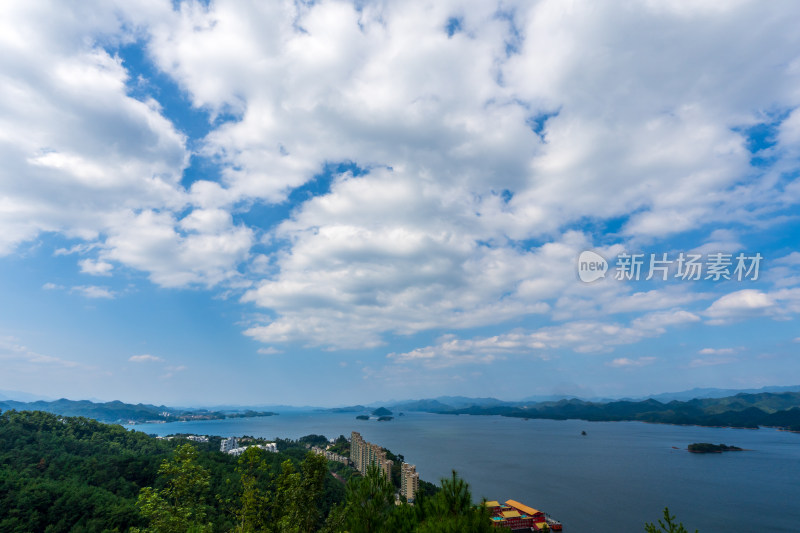 千岛湖天屿山观景台俯瞰千岛湖