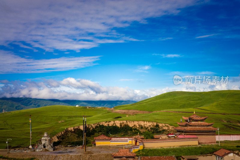 阿坝郎依寺早晨阳光