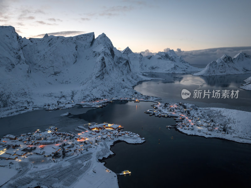 挪威罗弗敦群岛北极圈雷纳冬季雪景高空航拍