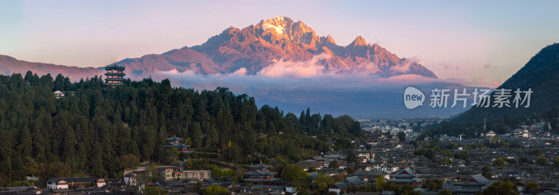 丽江古城玉龙雪山日照金山