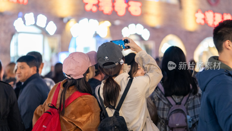 中秋节傍晚时的中国新疆国际大巴扎