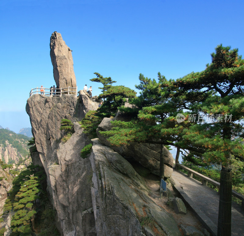 黄山飞来石