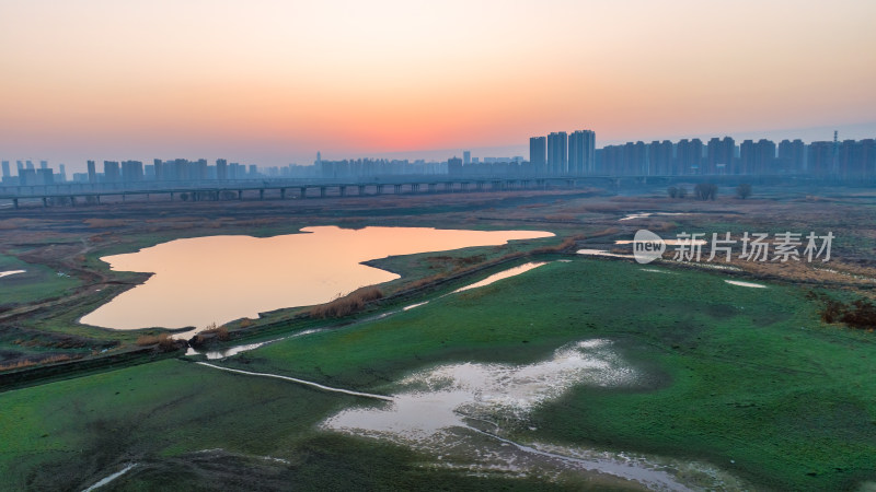中国湖北武汉机场高速处的府河