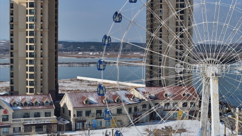 航拍山东威海那香海文旅小镇摩天轮景观