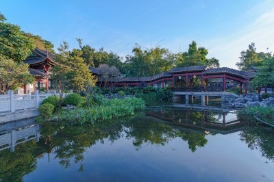 佛山顺峰山公园粤剧大观园传统岭南园林湖景