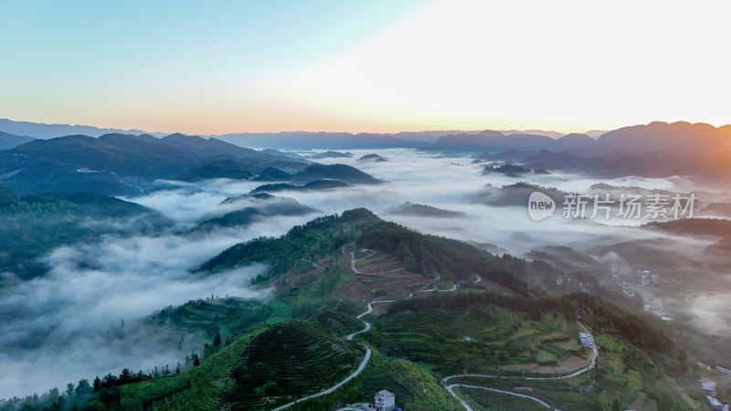 重庆酉阳：破晓时分的壮丽山河