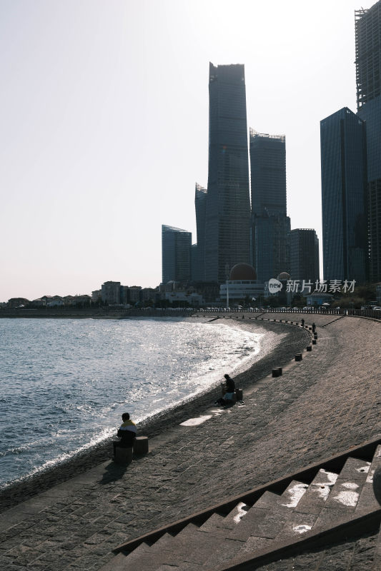 高楼林立的海边风景