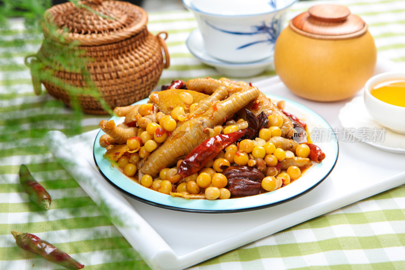 营养滋补黄豆焖鸡爪