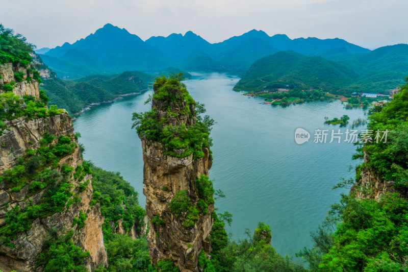 易水湖山峰山势风光