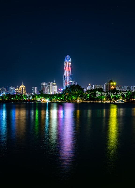 山东济南大明湖超然楼夜景夜色