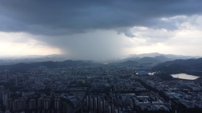 广东东莞：降雨景象