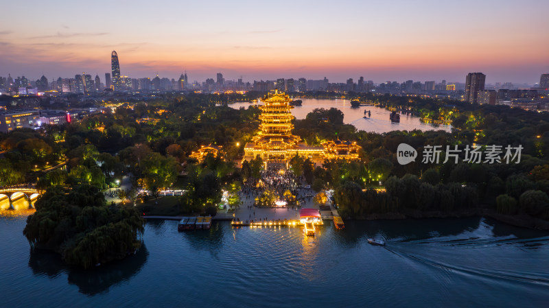 山东济南大明湖夜景航拍灯光