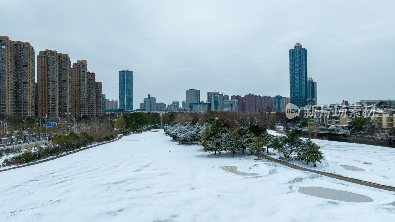 武汉东西湖区高尔夫球场下雪雪景