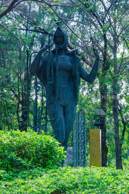 广州雕塑公园女性形象雕像