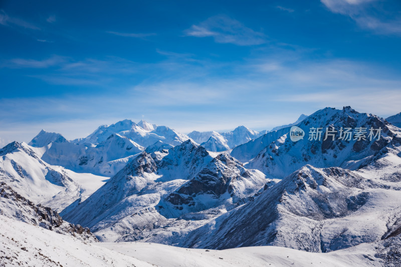 新疆天山山脉雪山山峰山脉