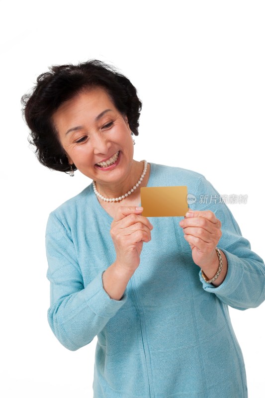 快乐老年人展示信用卡