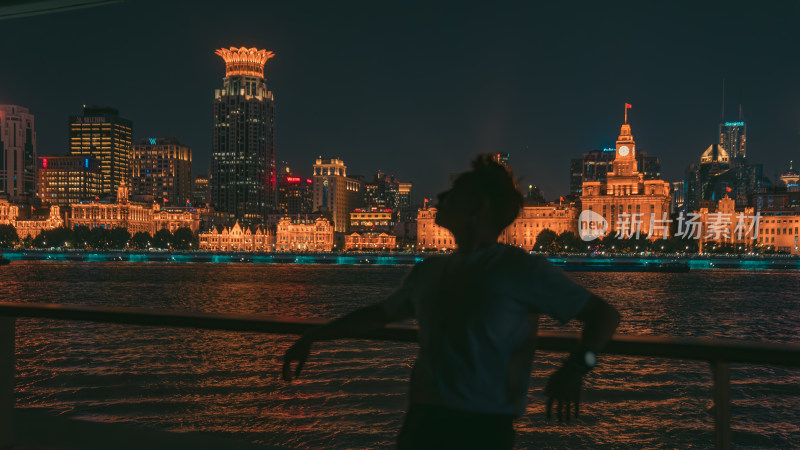 浦东美术馆黄昏外滩灯光黄浦江夜景人像城市