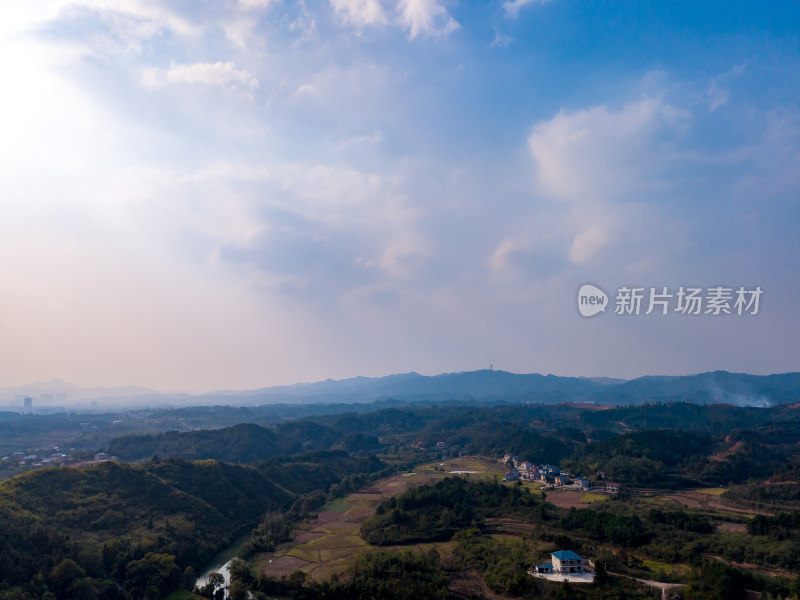 湖南山川丘陵农田乡村蓝天白云航拍图