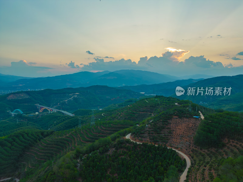 航拍日落时的夕阳天空景色