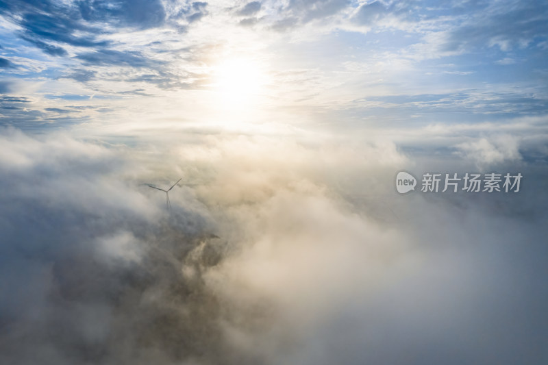 云海之上的山顶风车日出美景