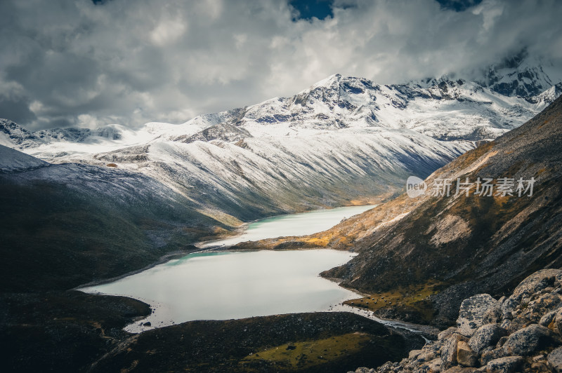 西藏山南山水自然风景