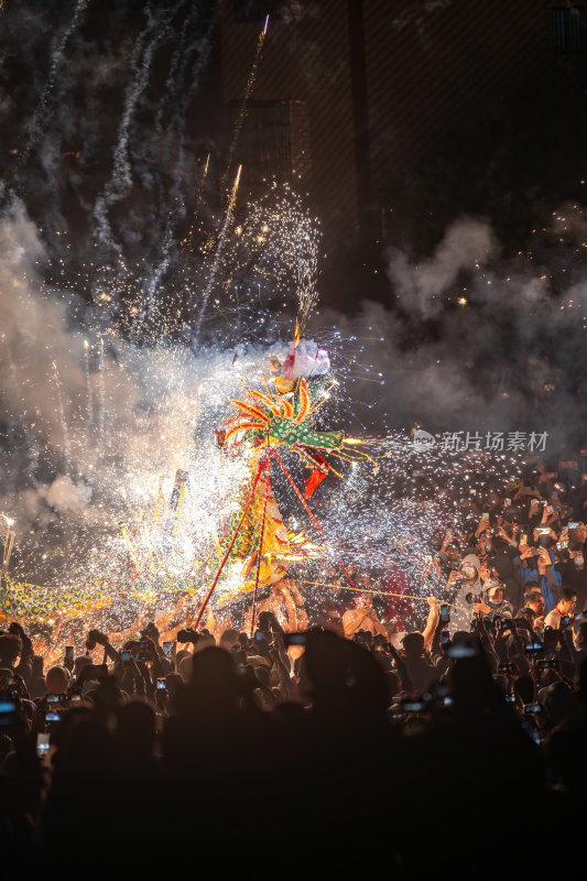 广东梅州中国非遗顺丰火龙狂舞夜焰火龙腾