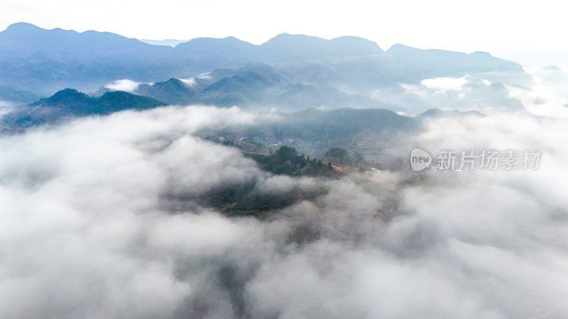 重庆酉阳：雄狮河的早晨