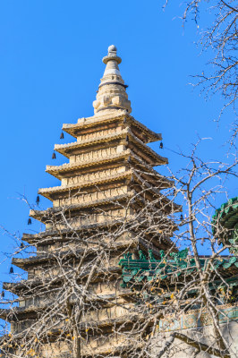 秋天北京五塔寺建筑与石雕