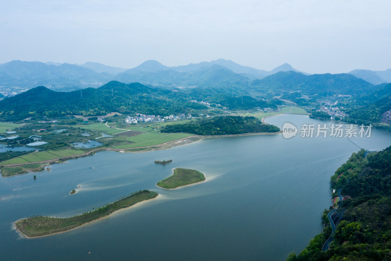 浦阳江两岸的自然风光